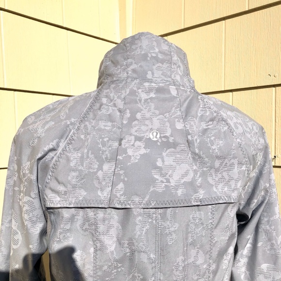 Lululemon RUN TRAVEL TO TRACK JACKET Fossil Grey - Picture 7 of 8